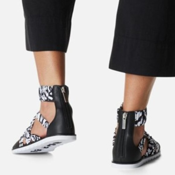 Sorel Ella II Ankle Strap Sandals Leather Flats White & Black Print Size 8 NEW - Picture 1 of 7